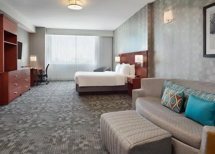 Deluxe One-Bedroom Suite